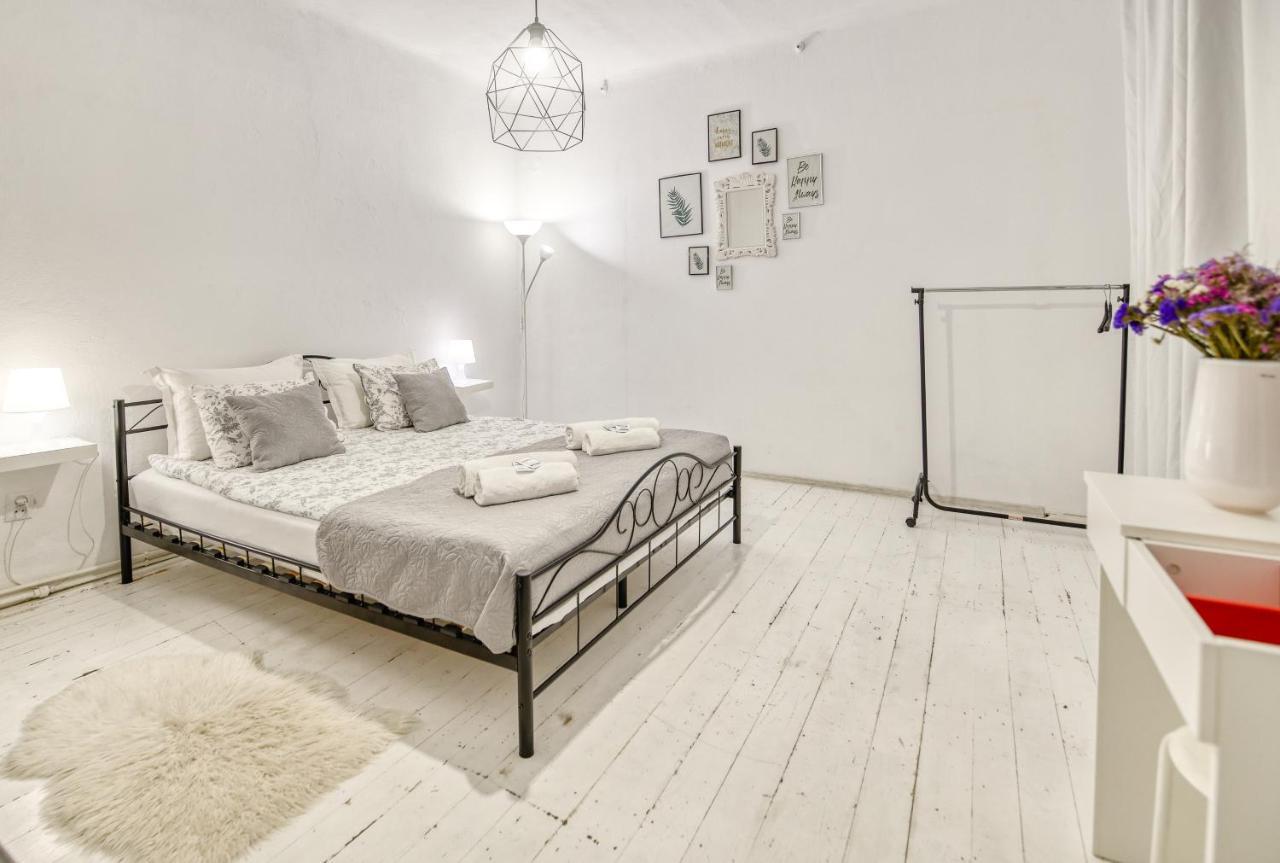 La Maison Blanche Hotel Alba Iulia Ngoại thất bức ảnh